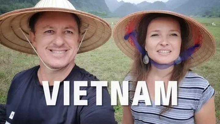 Phương Oanh diện set đồ 50 - Cảm hứng video marketing từ Hotspot Matrix